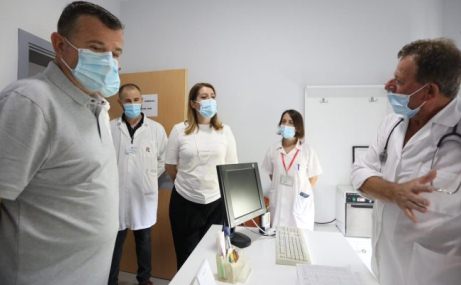 Mbi 14 mije doza Pfizer priten te henen: Vaksinim ne shtepi per te moshuarit